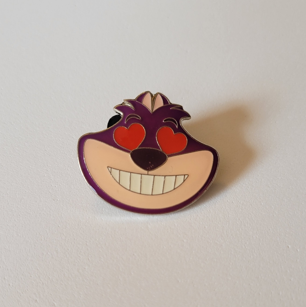✴️ 4/$25 Emoji Blitz Cheshire Cat Heart Eyes Disney Pin 122473